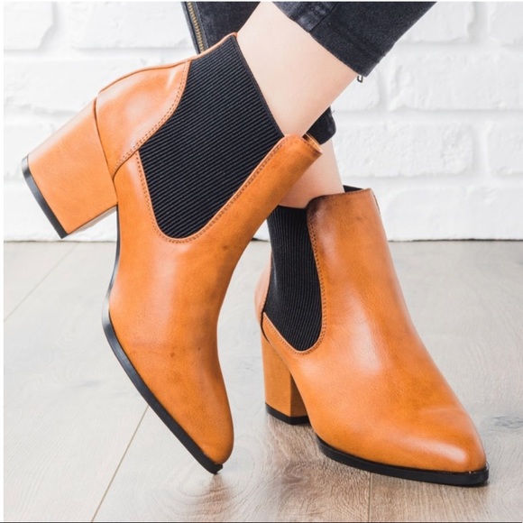 ✨HP✨Gorgeous Chelsea Booties - Picture 4 of 8